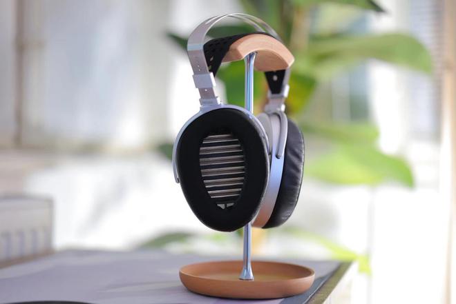 品牌HIFIMAN海菲曼踏出科技自强路九游会破浪出海展新声——中国音频头部(图1)